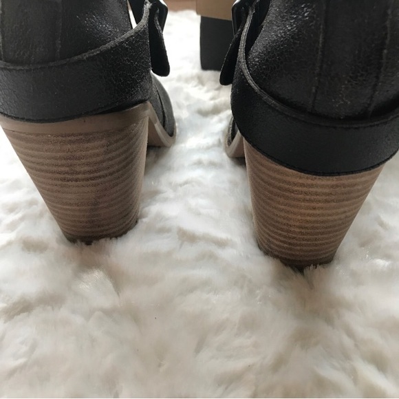 NEW Kelsi Dagger Jordana Distressed Ankle Booties - Picture 6 of 8